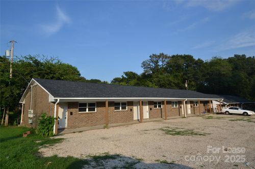122 N Peterson St, Stanley, NC, 28164-1820 | Card Image