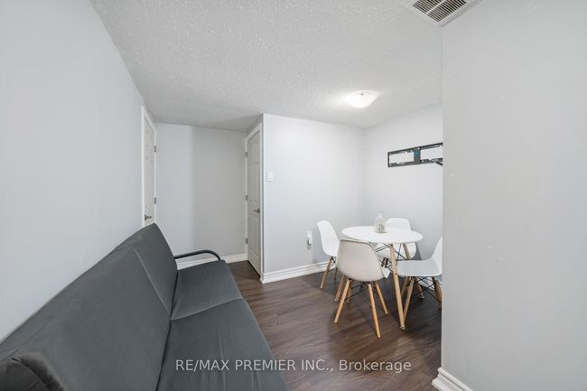 122 Robert Hicks Dr, House attached with 6 bedrooms, 5 bathrooms and 2 parking in North York ON | Image 23