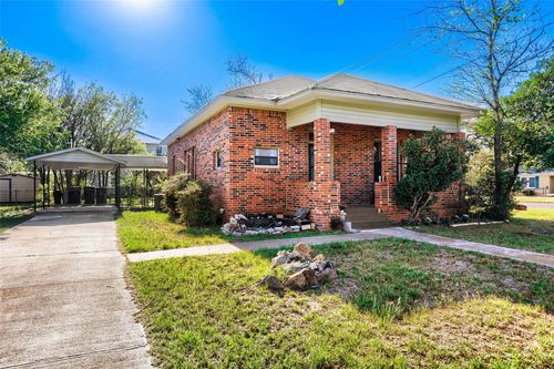 208 N Avenue B, Elgin, TX, 78621-2643 | Card Image