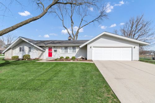 319 S Braintree Dr, Schaumburg, IL, 60193-1382 | Card Image
