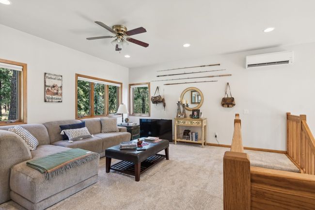 Upper Level Sitting Area | Image 32