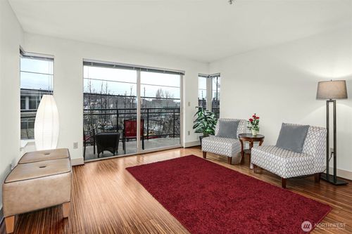 203-1550 Eastlake Ave E, Seattle, WA, 98102-3733 | Card Image
