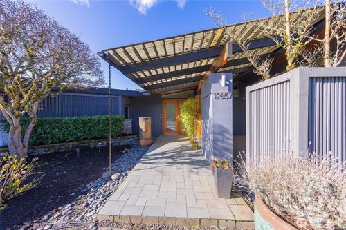 12857 Se 45th Pl, Bellevue, WA, 98006-2031 | Card Image