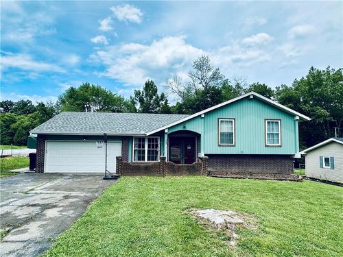 207 W Birch Dr, Windsor, MO, 65360-2005 | Card Image