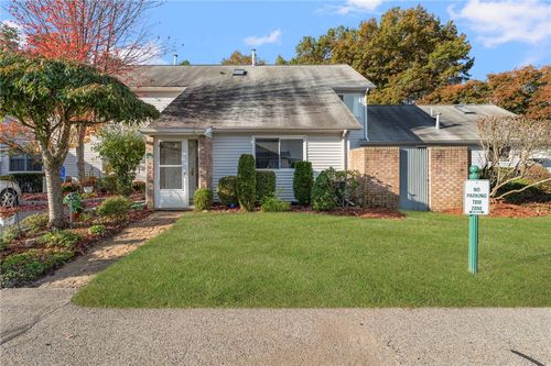 816 Williamsburg Cir, Warwick, RI, 02886-1741 | Card Image