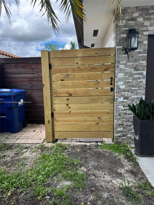 0-15620 Sw 146th Ave, Miami, FL, 33177-6892 | Card Image