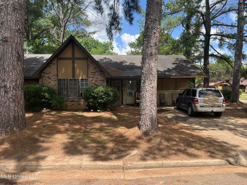 6628 Lake Glen Dr, Jackson, MS, 39213-3907 | Card Image
