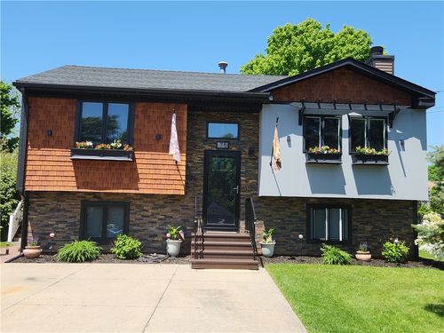 75 Chiswick Rd, Warwick, RI, 02889-4204 | Card Image