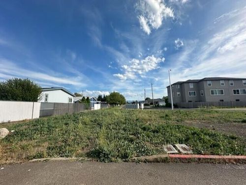 7840 Houston Loop, White City, OR, 97503 | Card Image