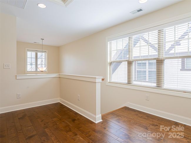 Open area on upper level | Image 23