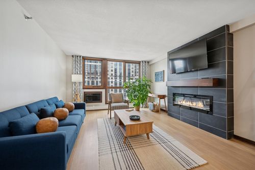 1919-433 S 7th Street, Minneapolis, MN, 55415 | Card Image