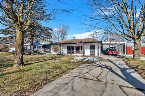 132 W Main St, Mayville, MI, 48744-8609 | Card Image