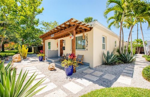 425 46th Ave S, ST PETERSBURG, FL, 33705-4540 | Card Image