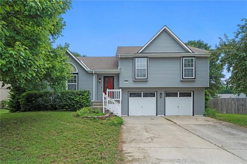 1221 Ne Beacon Ave, Lee's Summit, MO, 64086-8454 | Card Image