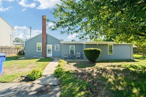 58 Central Ave, East Providence, RI, 02914-4457 | Card Image
