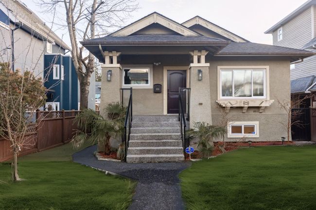 3226 W 7 Th Avenue, House other with 3 bedrooms, 2 bathrooms and 4 parking in Vancouver BC | Image 2