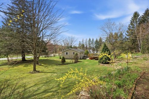 895 Barber Pond Rd, Pownal, VT, 05261-9598 | Card Image