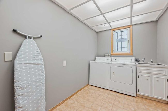 1108 Premier Way Sw, House detached with 4 bedrooms, 3 bathrooms and 4 parking in Calgary AB | Image 44