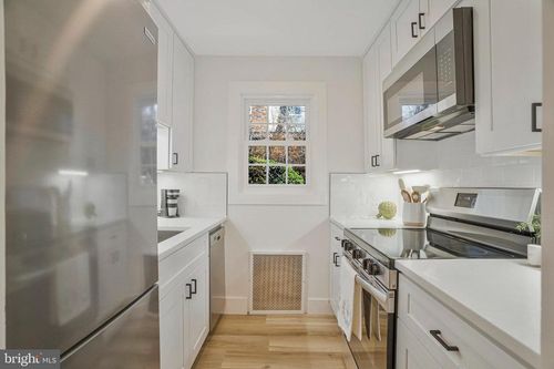 1217 N Kensington St, Arlington, VA, 22205-3571 | Card Image