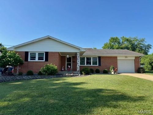 8 E 11th St, Washington, MO, 63090-4521 | Card Image