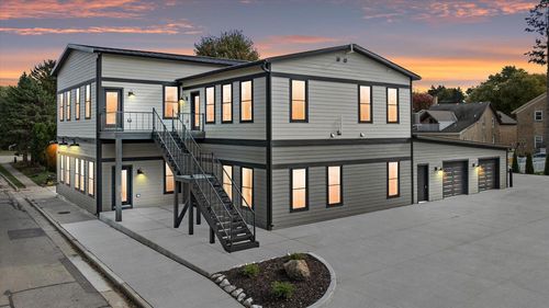 102-308 Oak Street, Slinger, WI, 53086 | Card Image