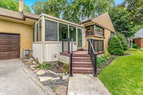 4 Moore Cres, Brampton, ON, L6W1W8 | Card Image