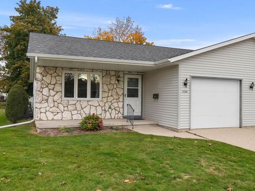 1724 Berge Court, Manitowoc, WI, 54220 | Card Image