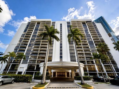 810-1450 Brickell Bay Dr, Miami, FL, 33131-3617 | Card Image