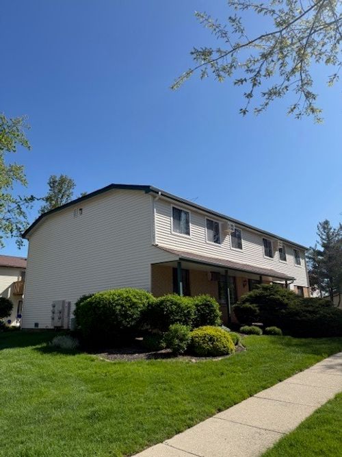 1503-8328 Oak Leaf Dr, Woodridge, IL, 60517-4570 | Card Image