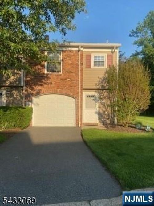 33 Dena Dr, Wanaque, NJ, 07465-1422 | Card Image
