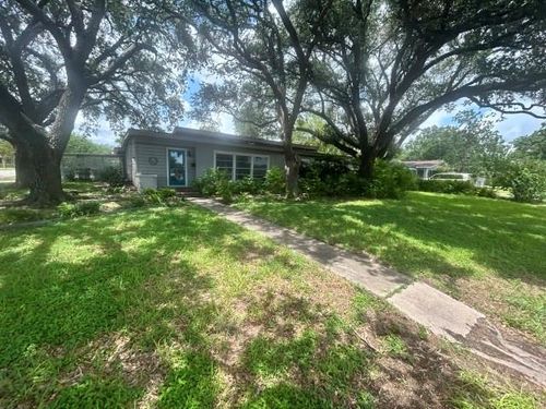 702 E Mesquite Ln, Victoria, TX, 77901-3324 | Card Image
