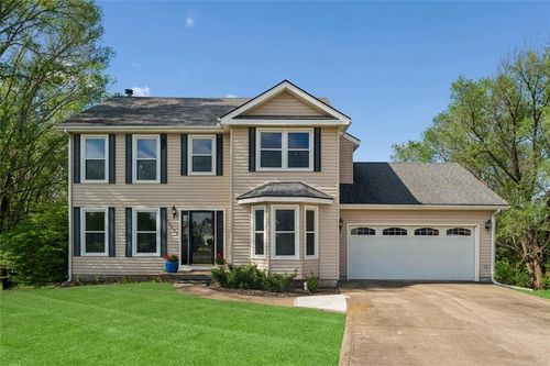 14985 Forest View Ct, Bonner Springs, KS, 66012-9380 | Card Image