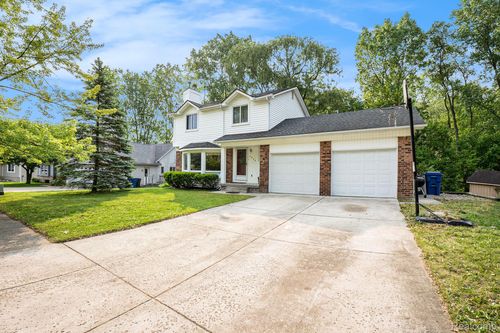 2358 Highfield Rd, Waterford, MI, 48329-3913 | Card Image