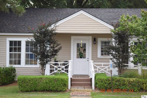 121 S Cox St, Bastrop, LA, 71220-4048 | Card Image