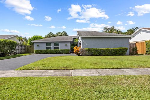 3884 Nw 1st Pl, Deerfield Beach, FL, 33442-8006 | Card Image
