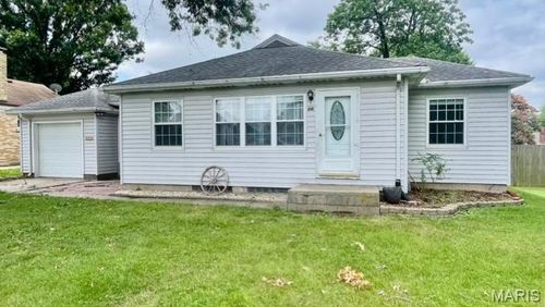 616 12th St, Wood River, IL, 62095-2453 | Card Image