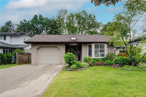 363 Morrison Rd, Kitchener, ON, N2A2Z5 | Card Image