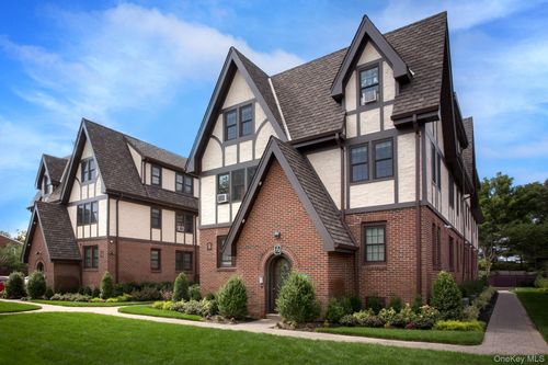 2a-78 S Clinton Ave, Bay Shore, NY, 11706-8643 | Card Image