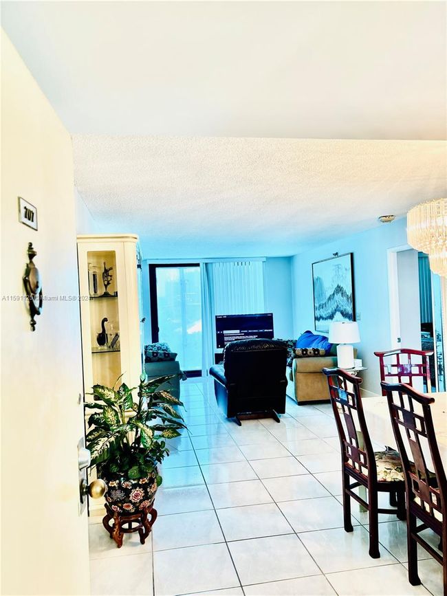 707 - 210 174th St, Condo with 2 bedrooms, 2 bathrooms and null parking in Sunny Isles Beach FL | Image 2