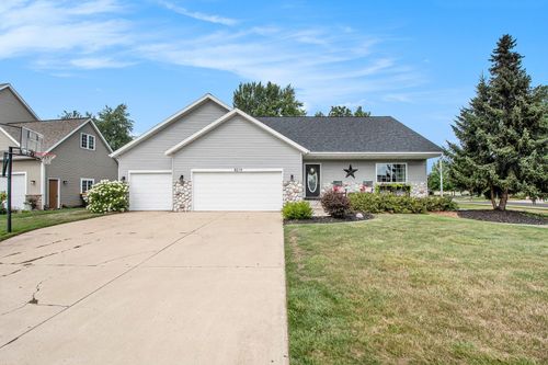 8219 Morning Dew Ct, Byron Center, MI, 49315-8105 | Card Image