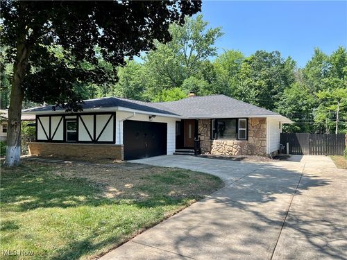 12890 List Ln, Parma, OH, 44130-7153 | Card Image