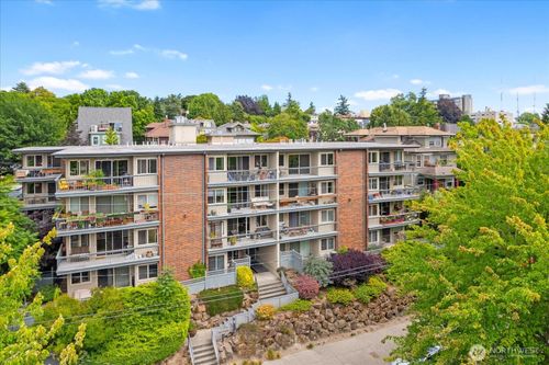 404-732 11th Ave E, Seattle, WA, 98102-4654 | Card Image