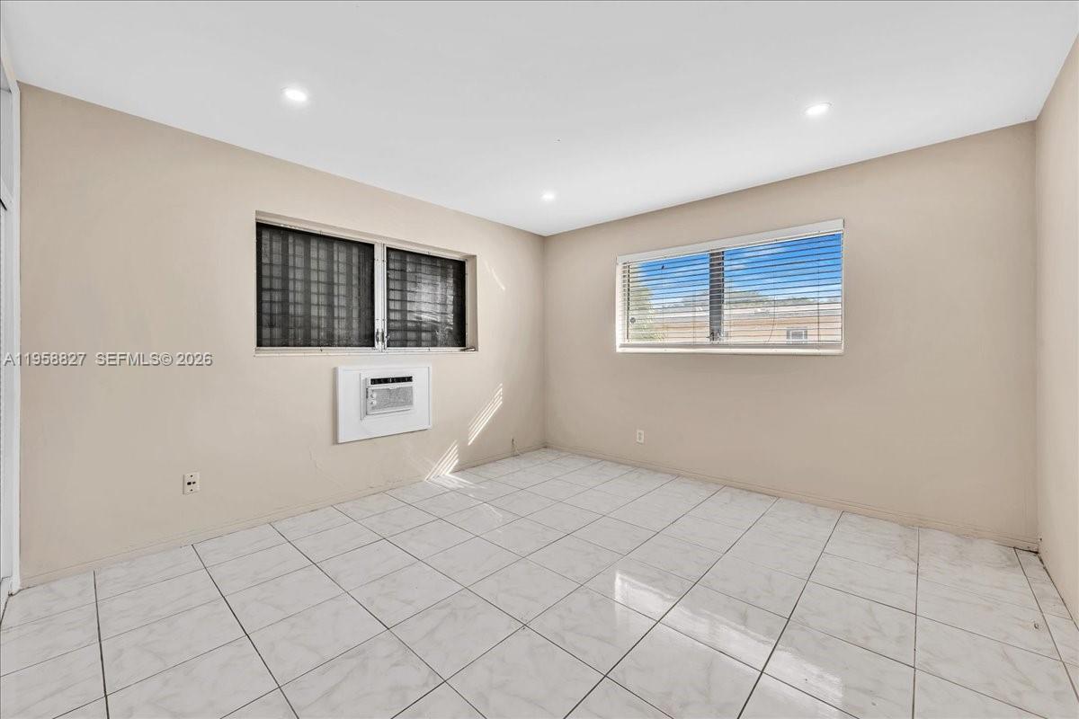Residential Lease in Hollywood