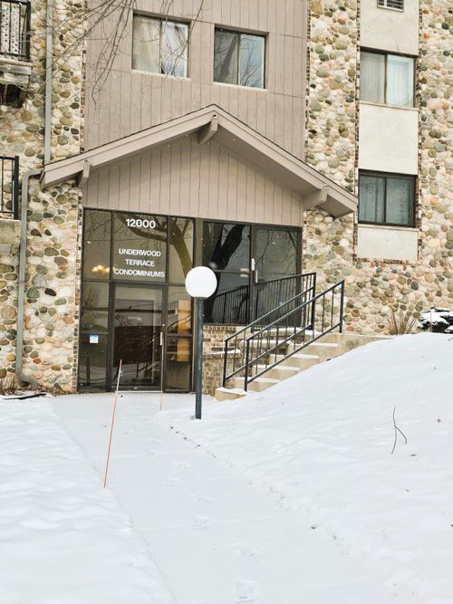 12000 W Bluemound Rd, Wauwatosa, WI, 53226-3856 | Card Image