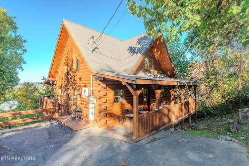 119 Chestnut Ln, Gatlinburg, TN, 37738-4646 | Card Image