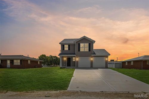 24 Queensway Dr, Belleville, IL, 62226-5938 | Card Image