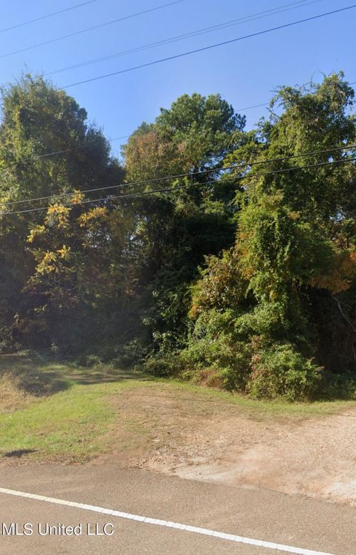 4555 Sardis Lake Dr, Batesville, MS, 38606-6480 | Card Image