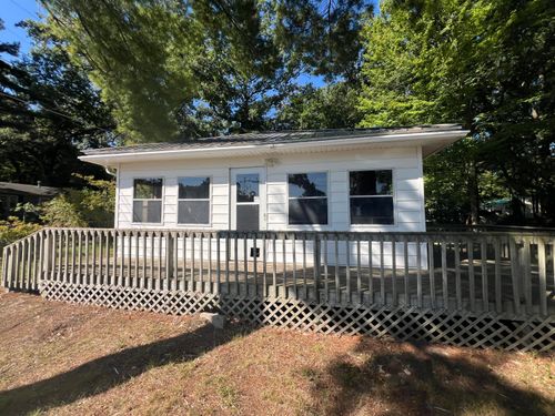 1370 E Hess Lake Dr, Grant, MI, 49327-8617 | Card Image