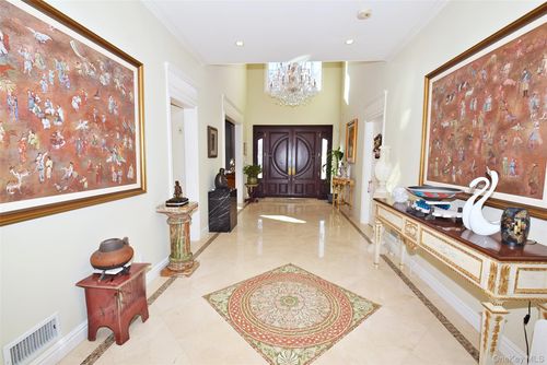 35 Meadow Woods Rd, Great Neck, NY, 11020-1324 | Card Image