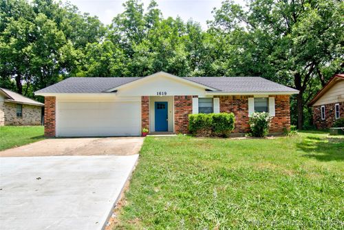 1619 Quail Run, Muskogee, OK, 74403-8456 | Card Image